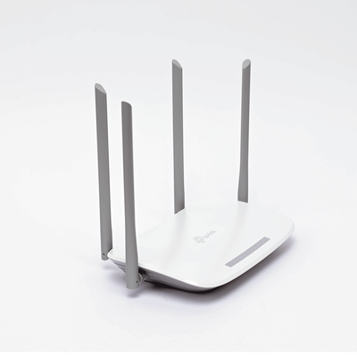 Router Inalámbrico ISP / Doble Banda AC1200 / 4 Antenas